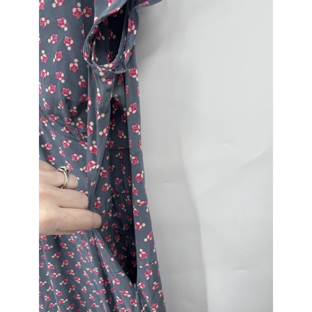 Floral Short-Sleeve V-Neck Midi Dress in Charcoal with Pink Print - Picture 7 of 7